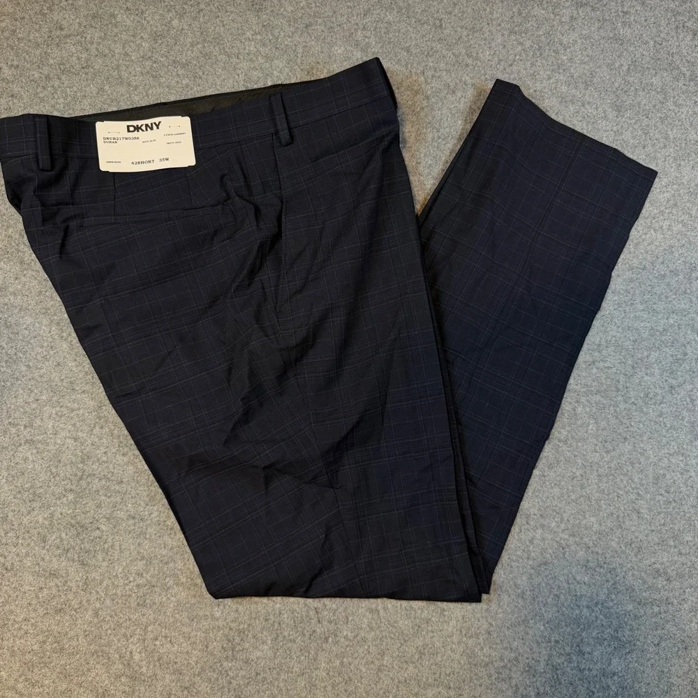 DKNY Duran Men Navy Blue Plaid 2 Piece Suit Modern Fit 42 Short 35W DNUR217W0356